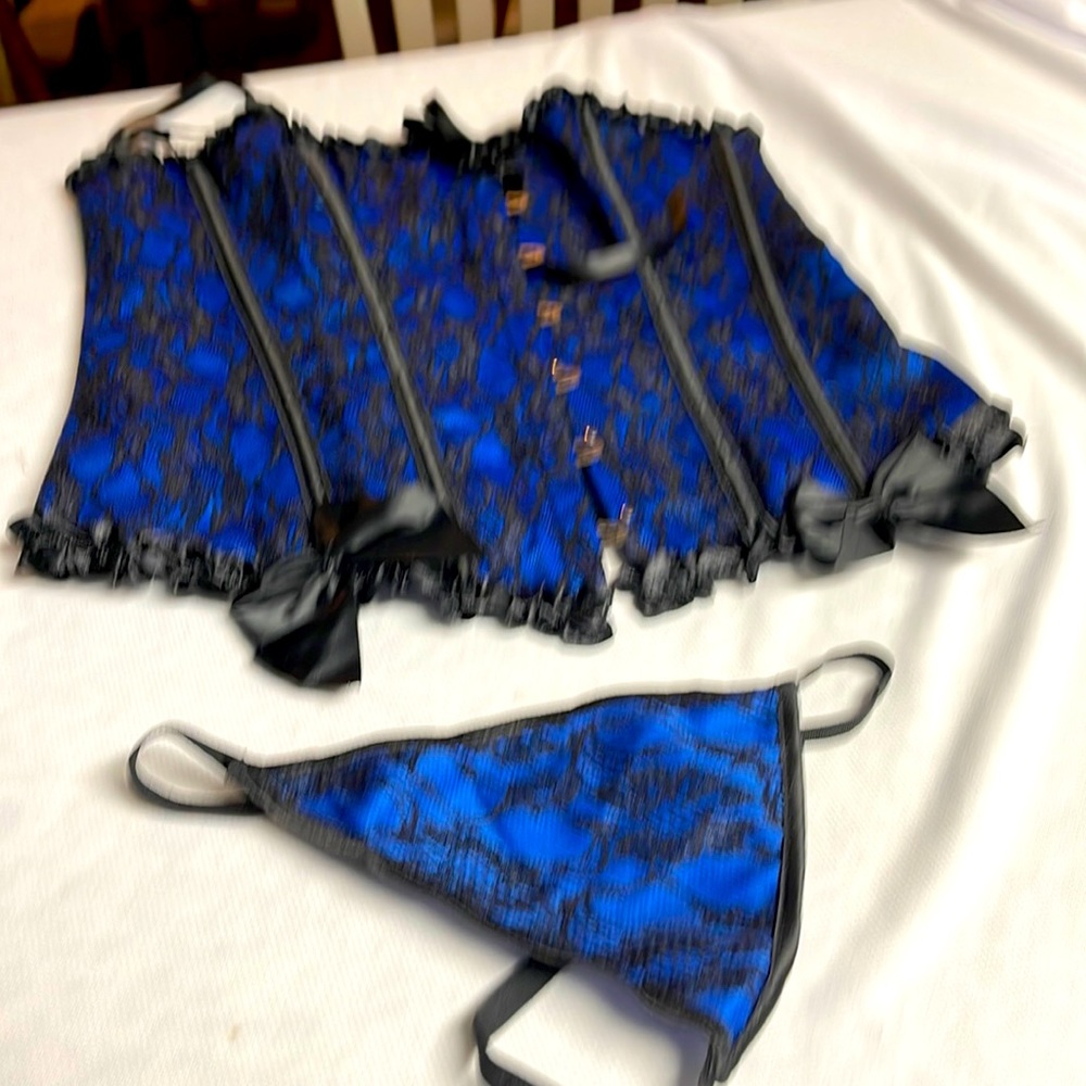 Sexy lace with ribbons Corset extra large can the adjusted with panties
